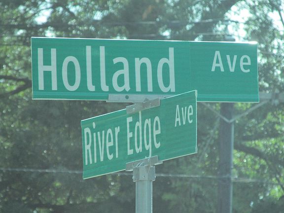 5th image of 114 Holland Ave