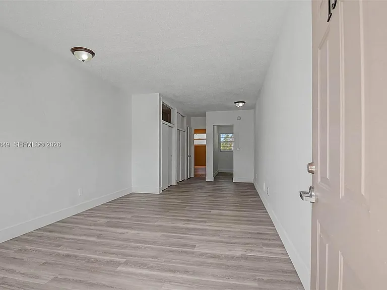 1685 Jefferson Ave #15 — Photo 2