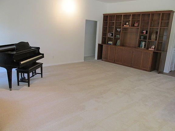 4th image of 501 Armstrong Dr