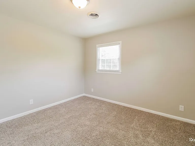 2214 Cheltenham Blvd — Photo 9