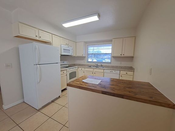 3rd image of 1031 Jacks St