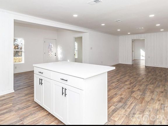 4th image of 123 Riverside Dr