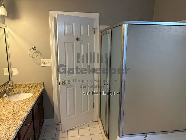 208 Lenox Dr — Photo 9