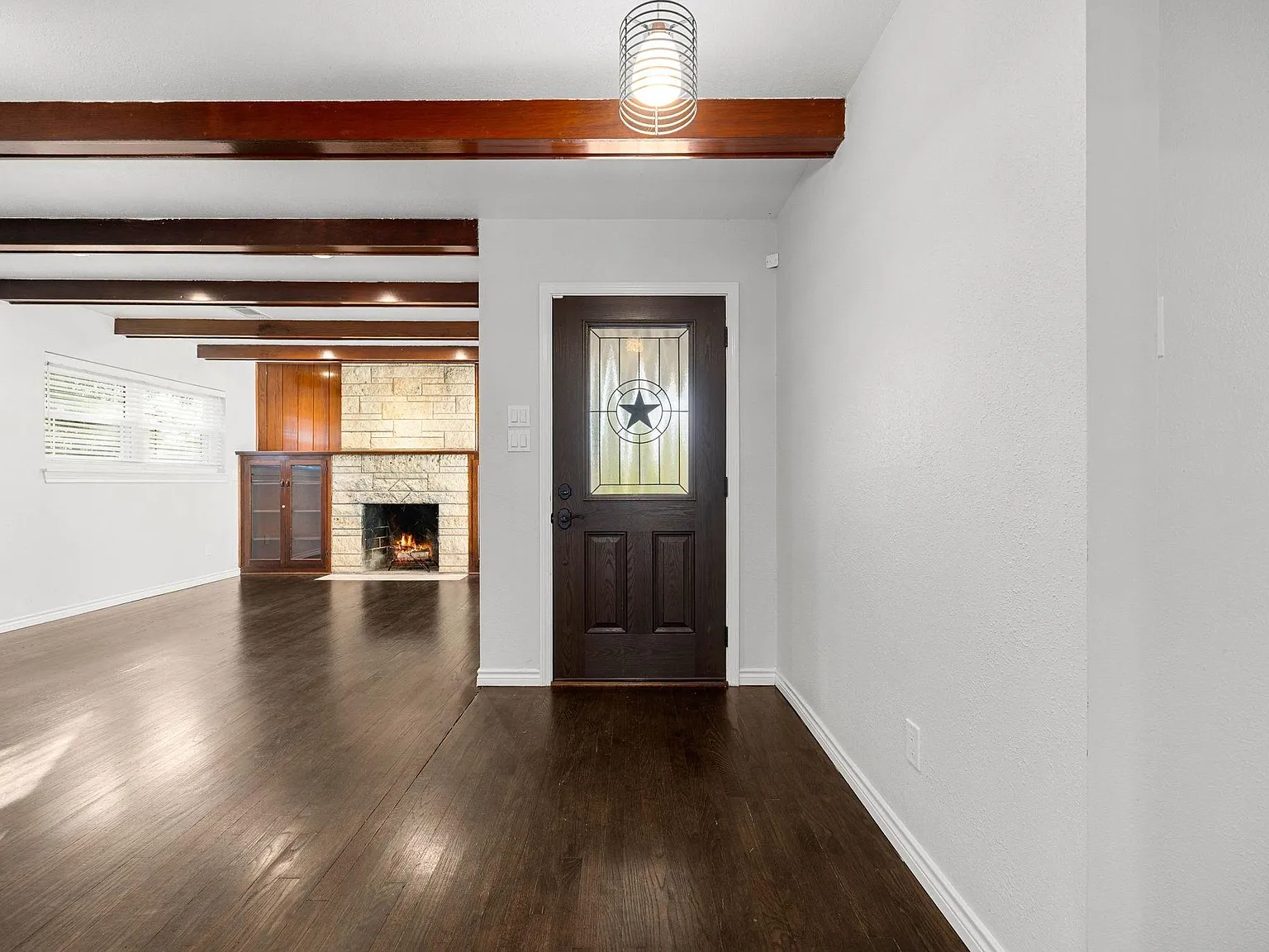 4 bed, 2.5 bath, 2042 sqft, $2,900 — Photo 3
