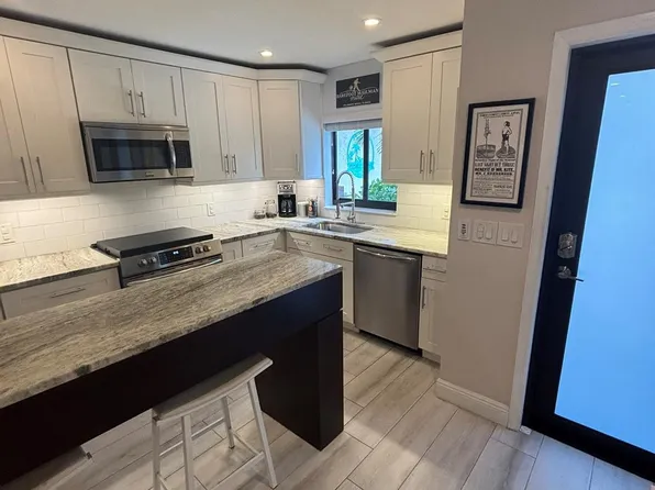 385 SE 17th Avenue #385, Deerfield Beach, FL 33441