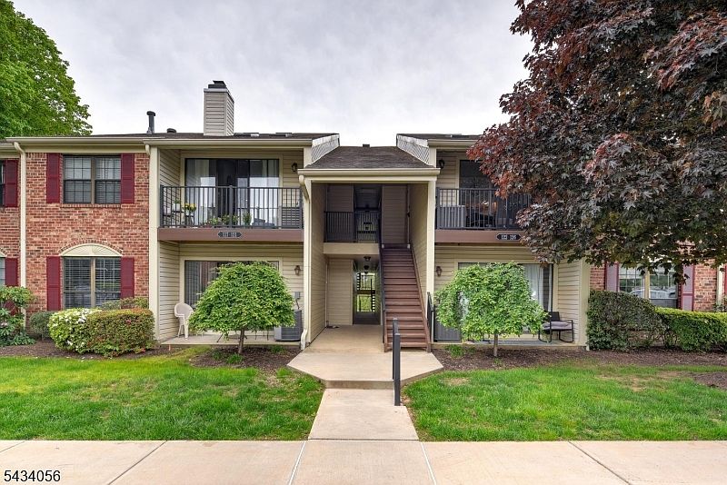 1st image of 121 Woodward Lane