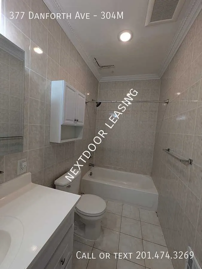 377 Danforth Ave — Photo 2