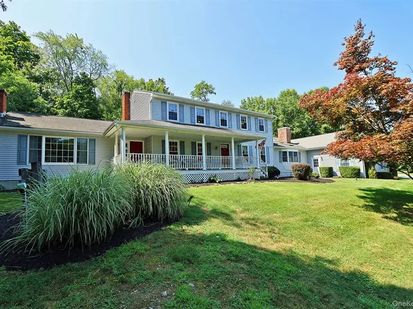 82 Thornhill Drive, Pleasant Valley, NY 12569