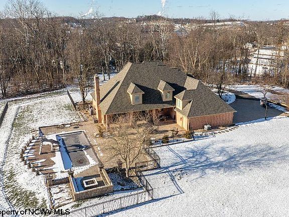 3rd image of 19 Westgate Dr