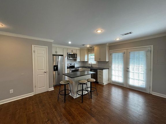 4th image of 1120 E Lee Blvd #B108