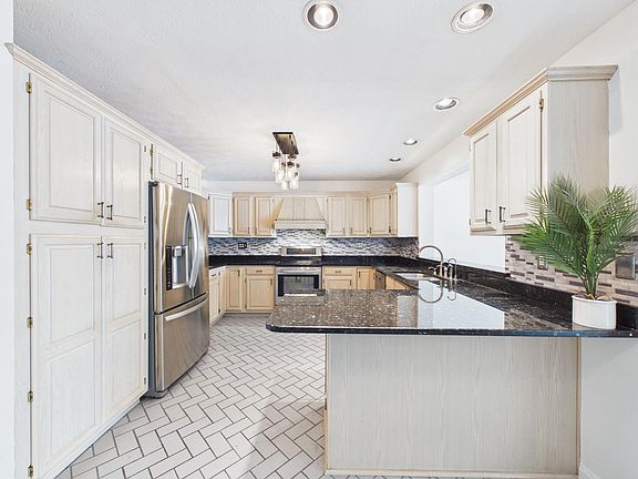 4th image of 82 Private Drive 54 Unit A