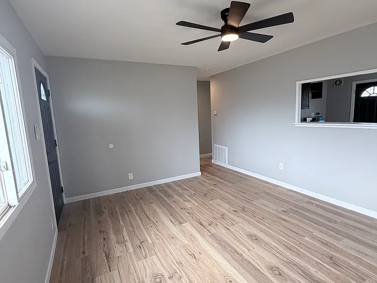705 Saint Martin Dr — Photo 12