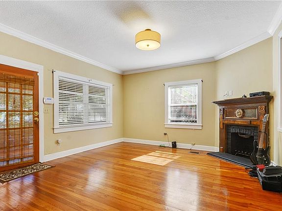 5th image of 908 Elm Ave