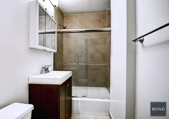 Rented by Bond New York | media 13