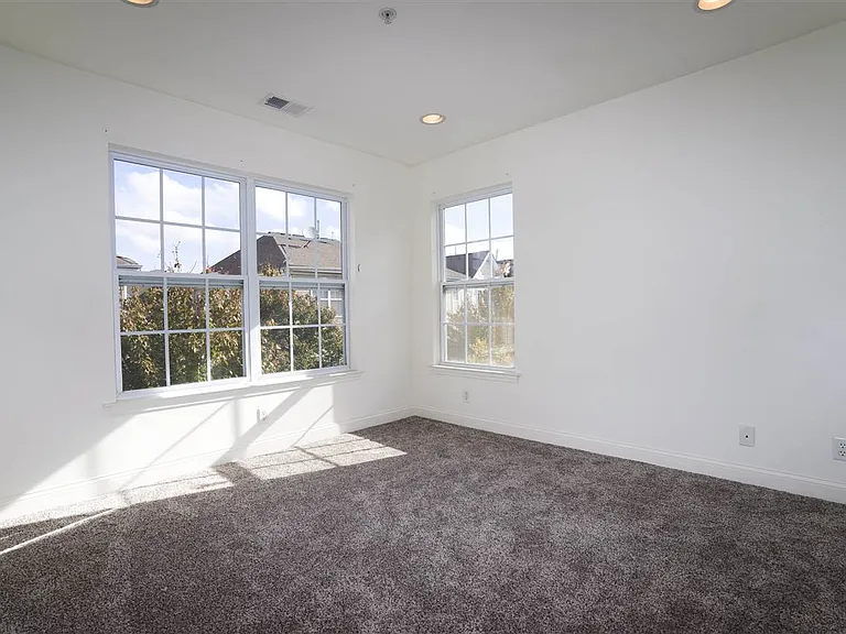 64 Mallard Pl — Photo 8