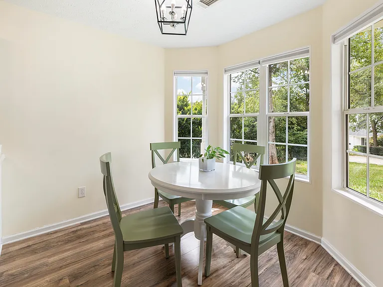 2425 Belaire Dr — Photo 9