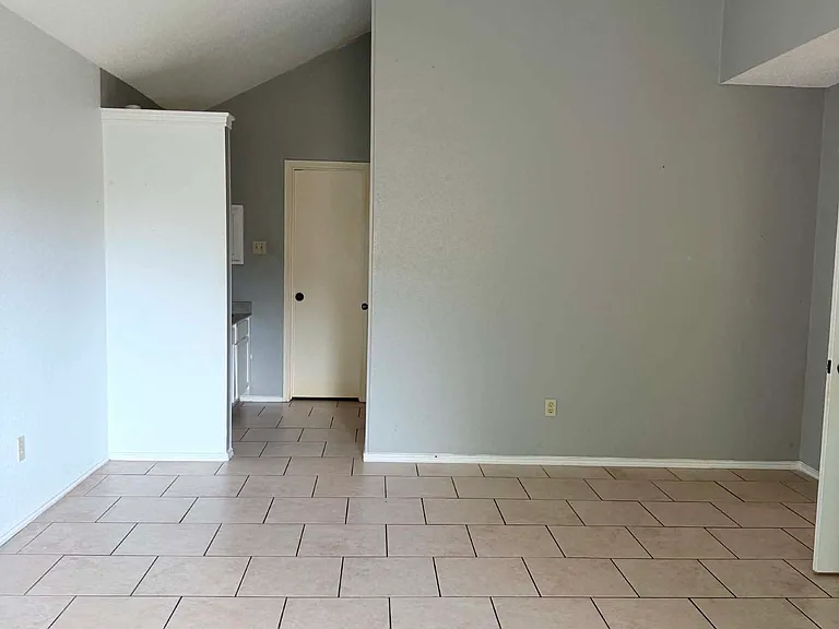 4203 Katrina Ln — Photo 10