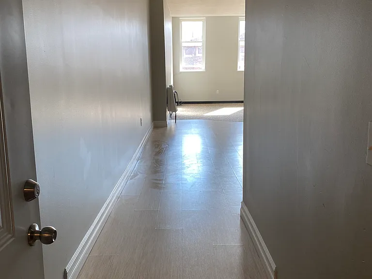 171 W 1st St #4 — Photo 3