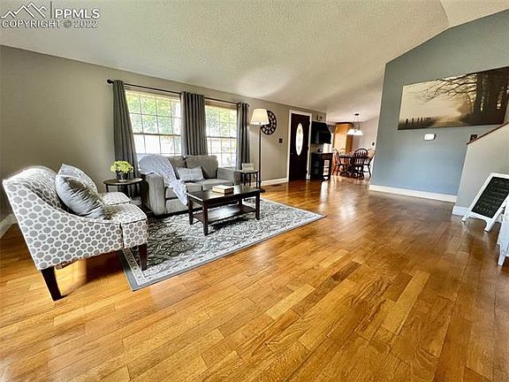 4th image of 3575 Via Tierra Dr