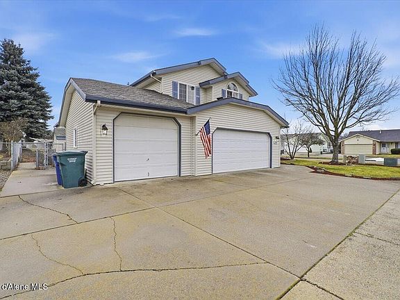 3rd image of 1700 N Summer Hills Ct