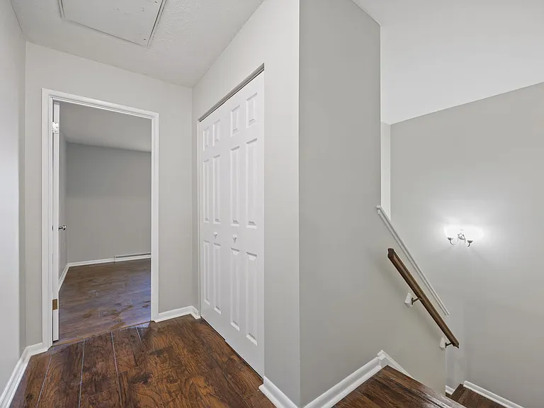 64 Savin Park — Photo 2