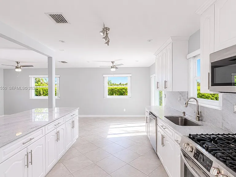 6255 SW 62nd Ct — Photo 14