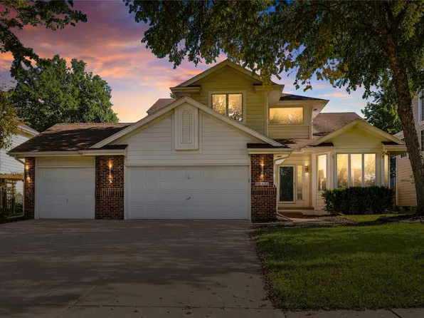 12222 Sunset Ter, Clive, IA 50325