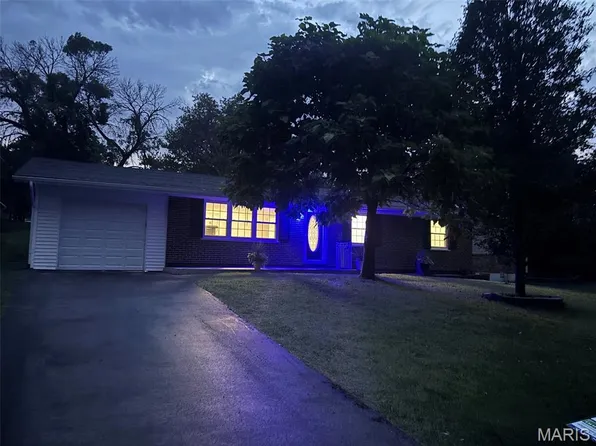 24 Sandy Dr, Arnold, MO 63010