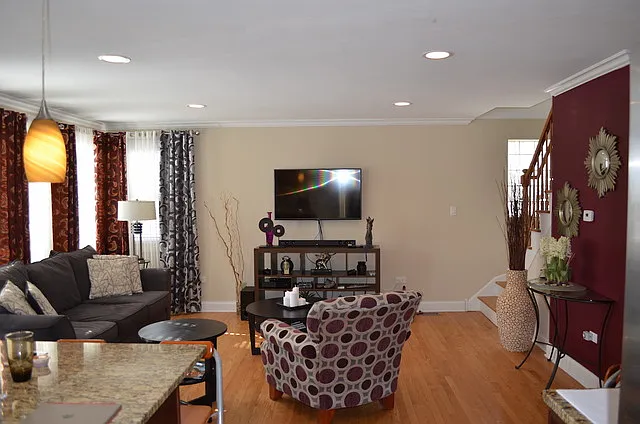 5 bed, 2100 sqft, $3,795 — Photo 4