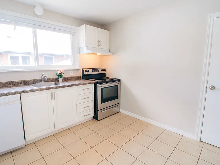 89 Clarendon Ave — Photo 26
