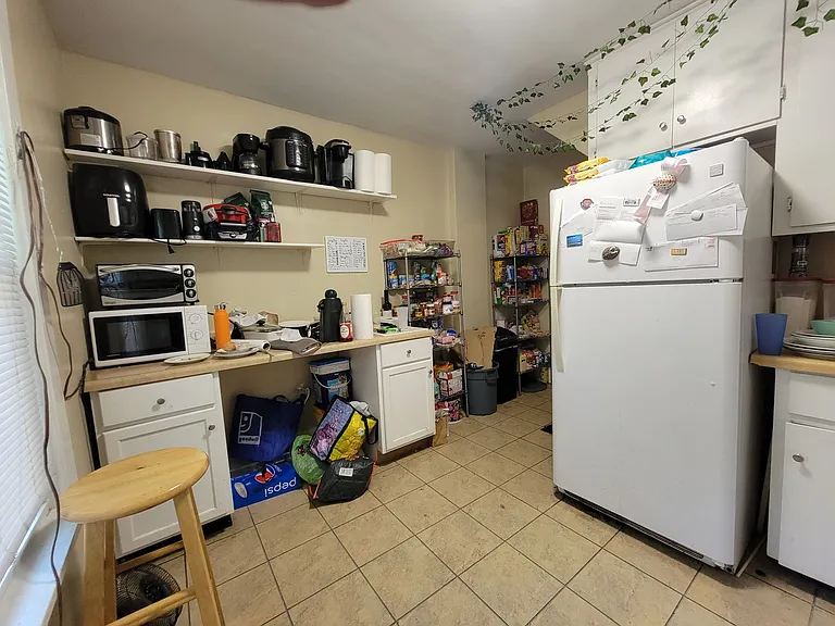 710 W Illinois St — Photo 5
