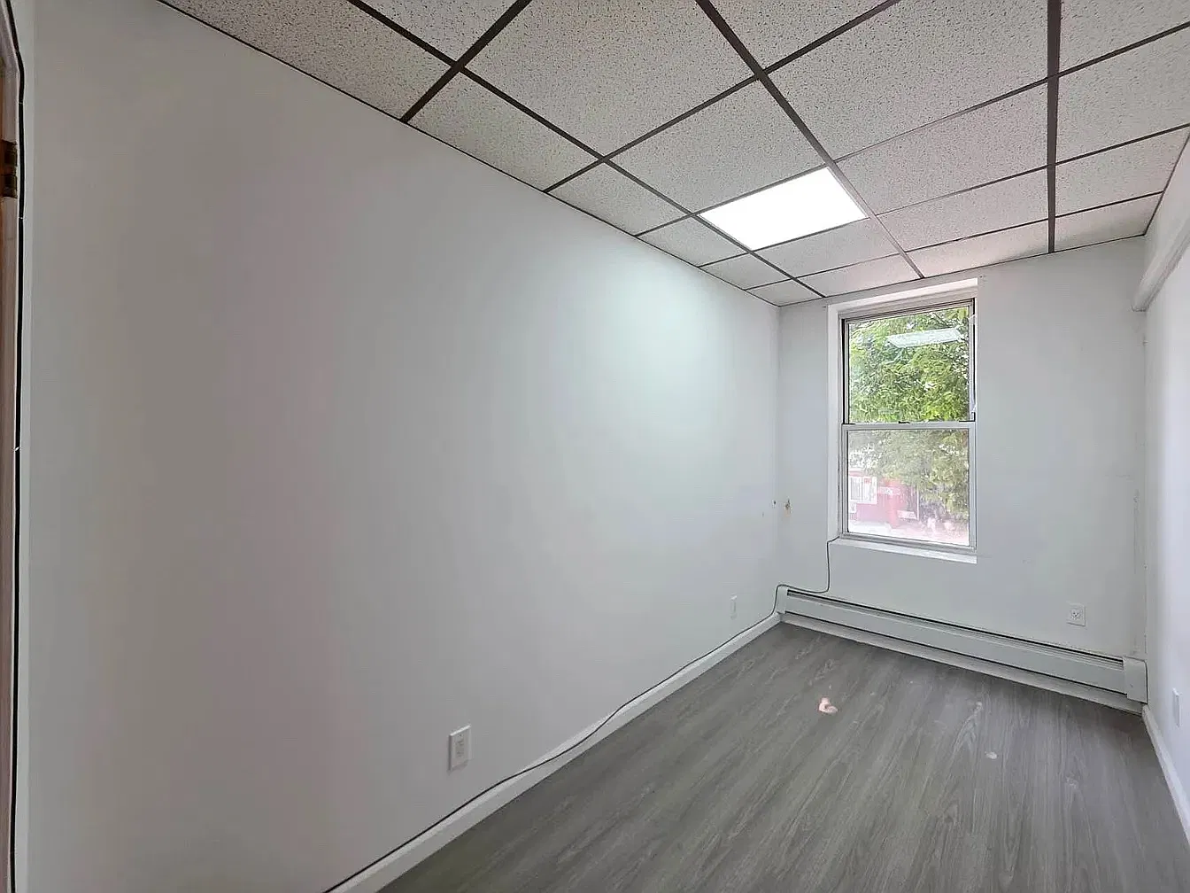 3 bed, 900 sqft, $2,700 — Photo 3