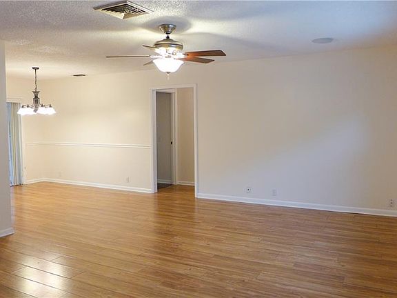 4th image of 936 W Heron Cir
