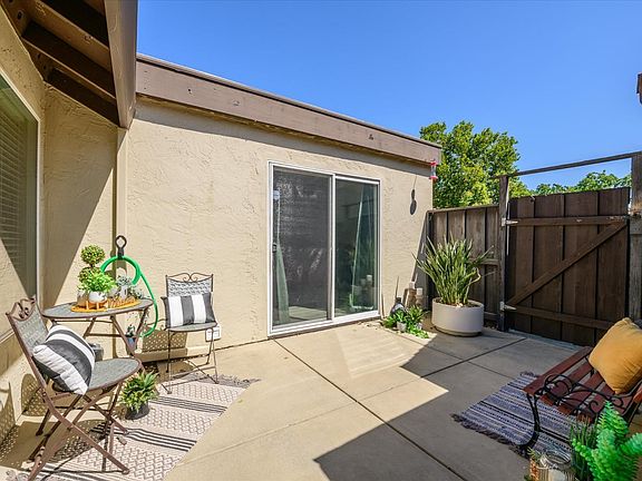 3rd image of 225 Fairoaks Drive