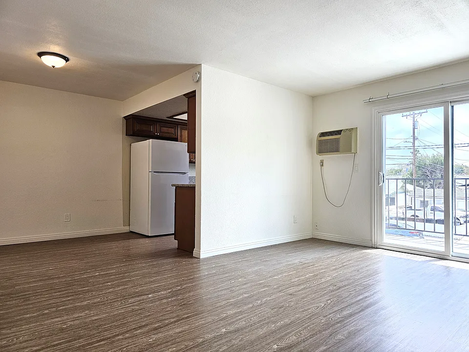 200 N Citron St #8