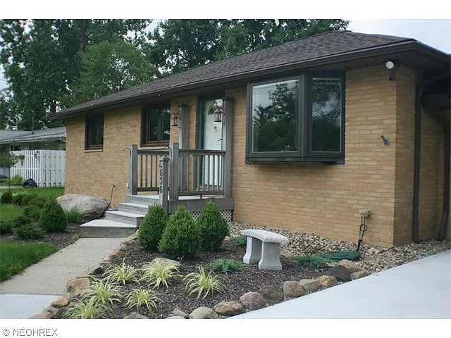 636 Hadcock Rd photo 1