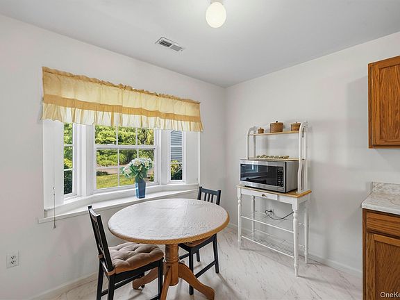 4th image of 213 Eagleton Drive