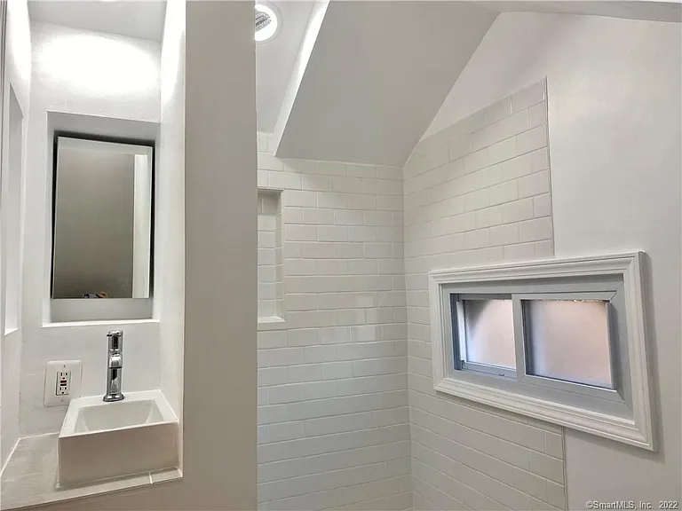 43 Mohegan Ave #2 — Photo 18
