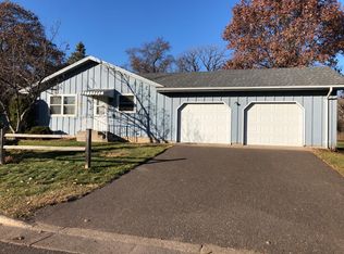 906 Oak Ridge Dr, Osceola, WI 54020