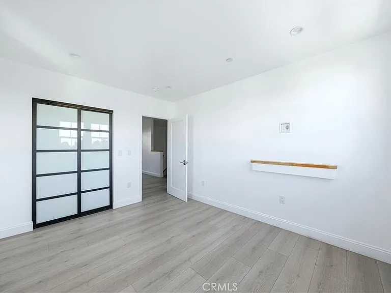 10538 La Reina Ave #4 — Photo 38