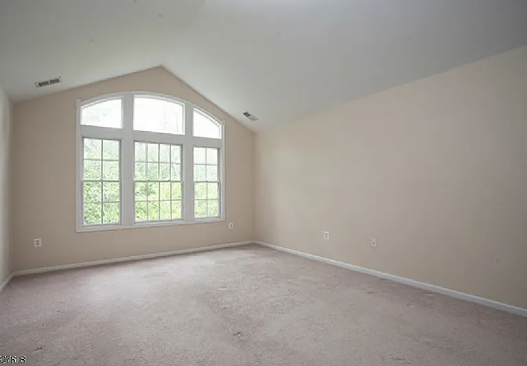 321 Edmonton Ct — Photo 10