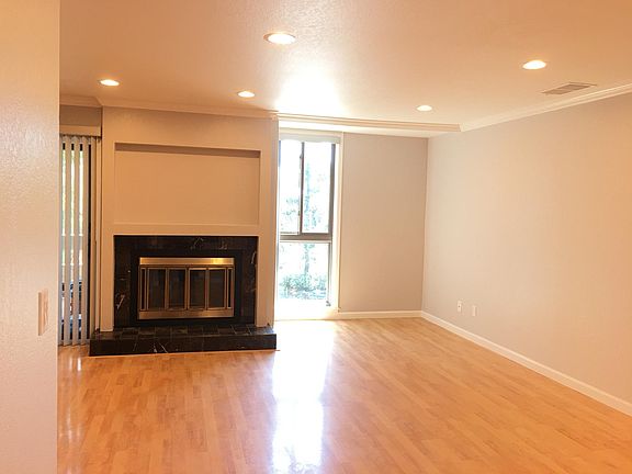 3rd image of 800 Sea Spray Ln APT 301