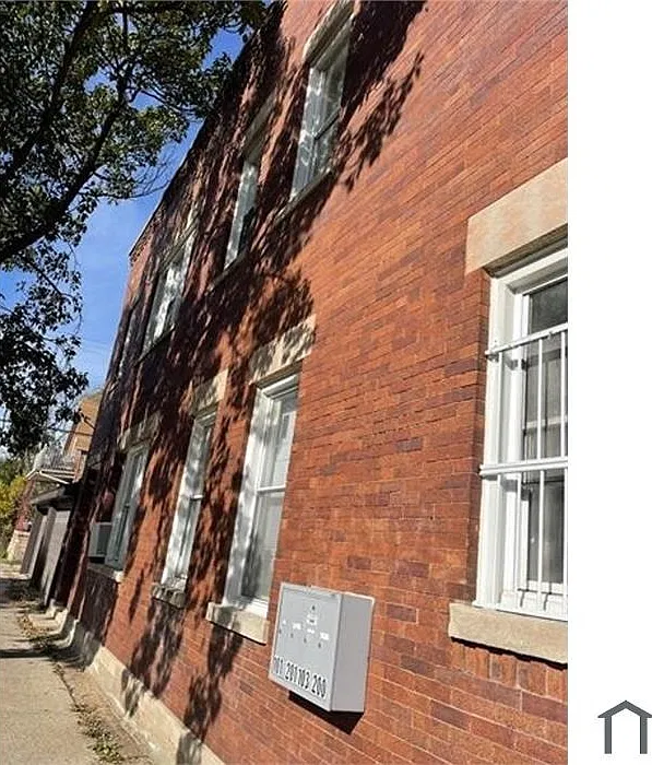7556 S Champlain Ave #100