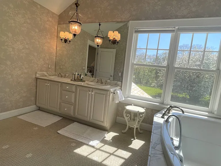 111 Cove Hollow Rd — Photo 26