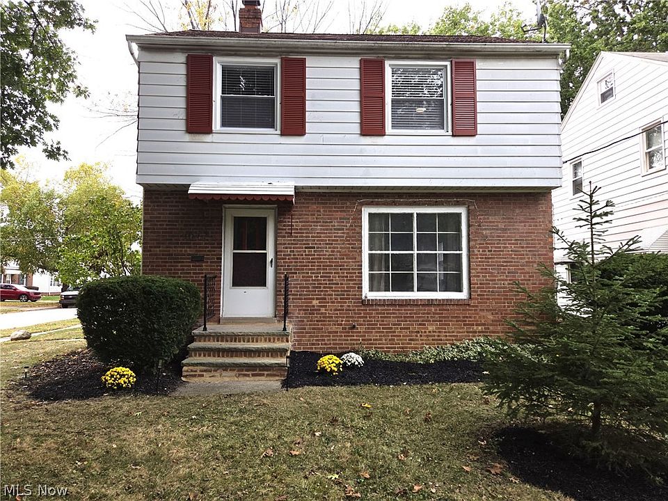1st image of 464 E 250th St