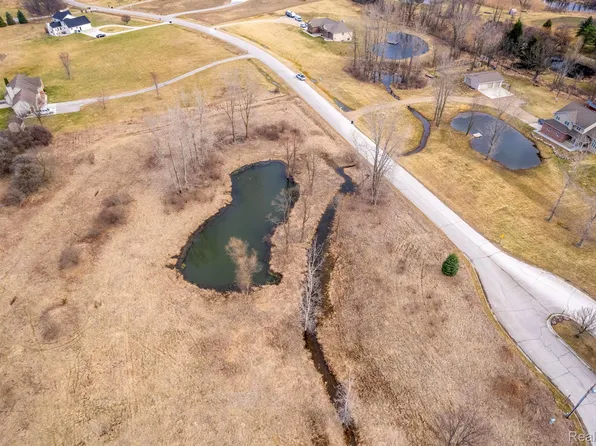 6498 Bachman Ln, Goodrich, MI 48438