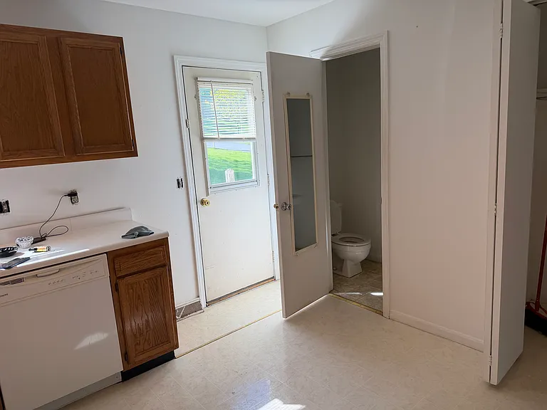 107 Hopewell Dr — Photo 3