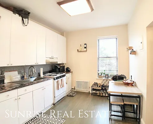 Rented by Sunrise Real Estate | media 20