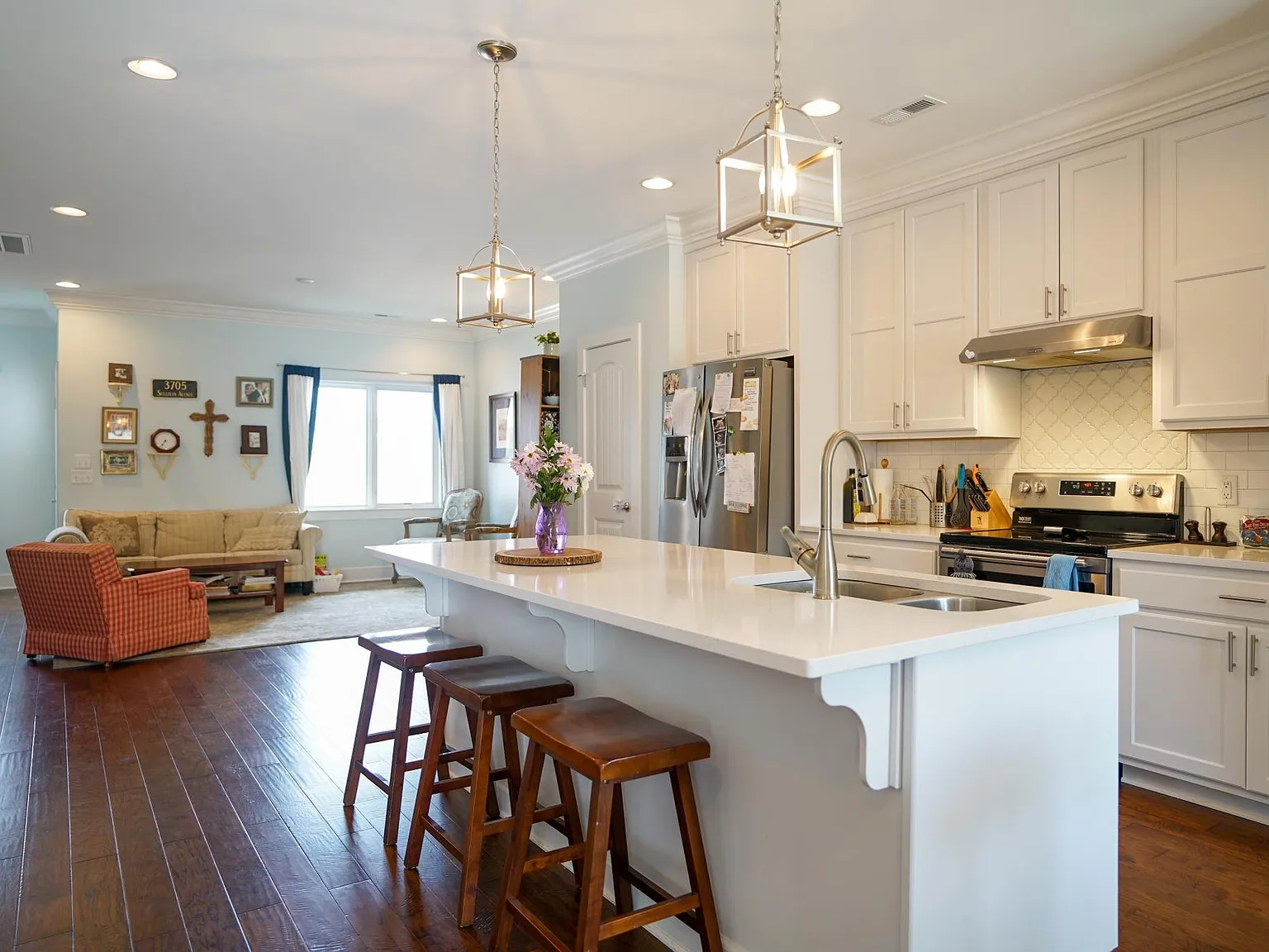 3 bed, 2.5 bath, 1800 sqft, $2,450 — Photo 3