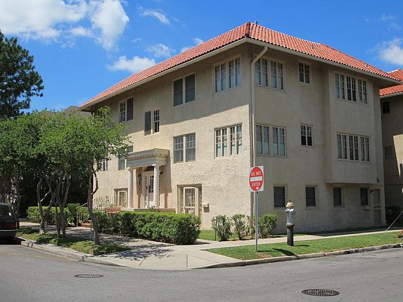 2nd image of 11 Fontainebleau Dr APT D
